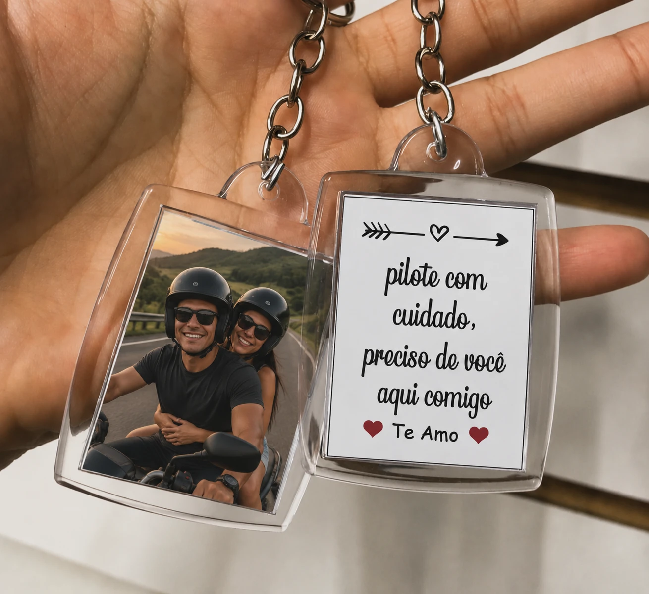 Chaveiro Moto Personalizado Foto e Frase "Pilote com Cuidado" - Acrílico 3x4
